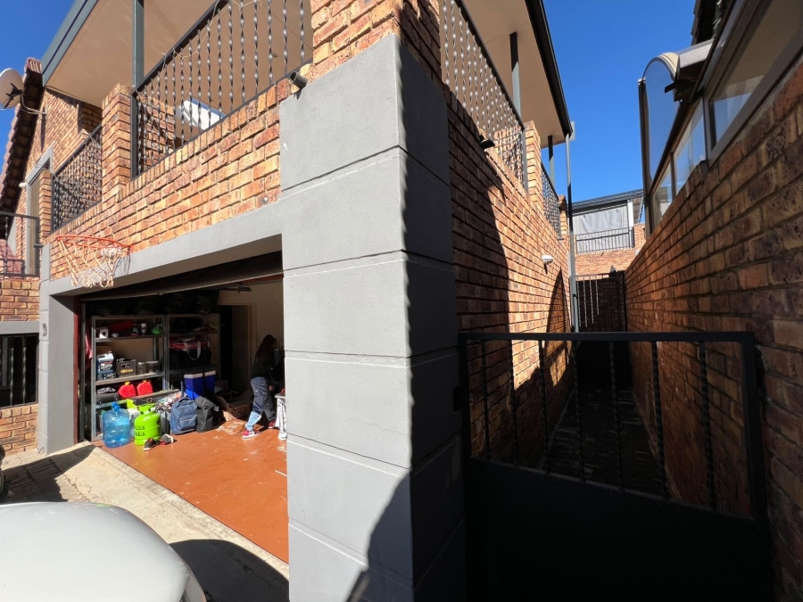 To Let 4 Bedroom Property for Rent in Meyersdal Gauteng