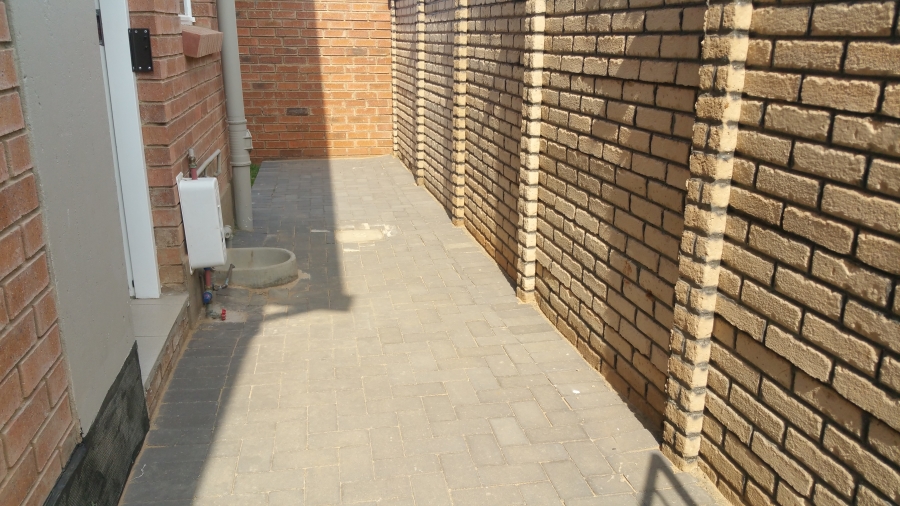 2 Bedroom Property for Sale in Raslouw Gauteng