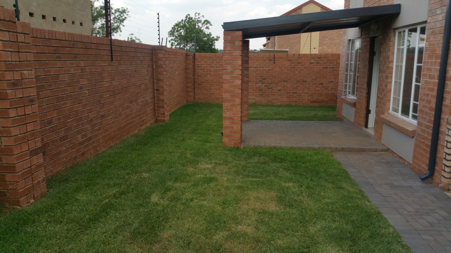 2 Bedroom Property for Sale in Raslouw Gauteng