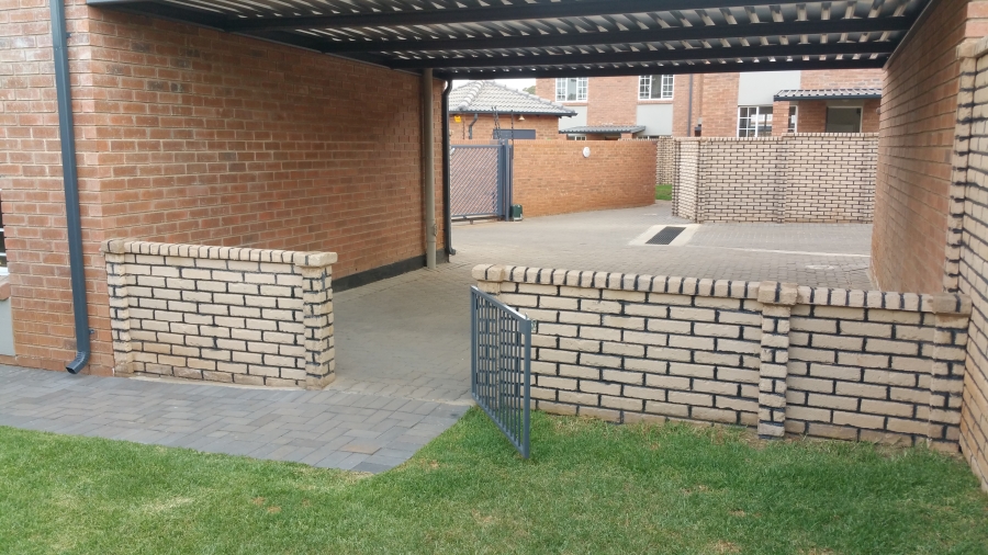 2 Bedroom Property for Sale in Raslouw Gauteng