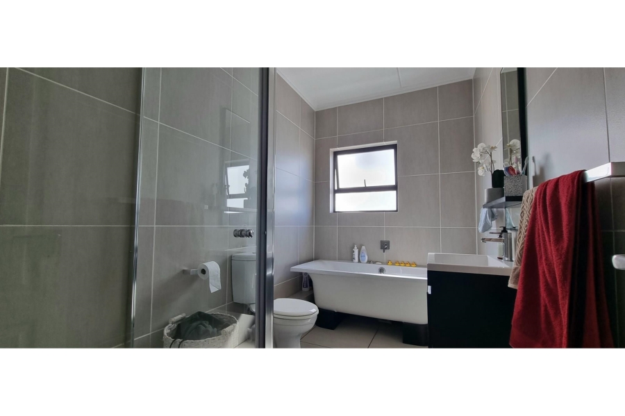 To Let 3 Bedroom Property for Rent in Greenstone Ridge Gauteng