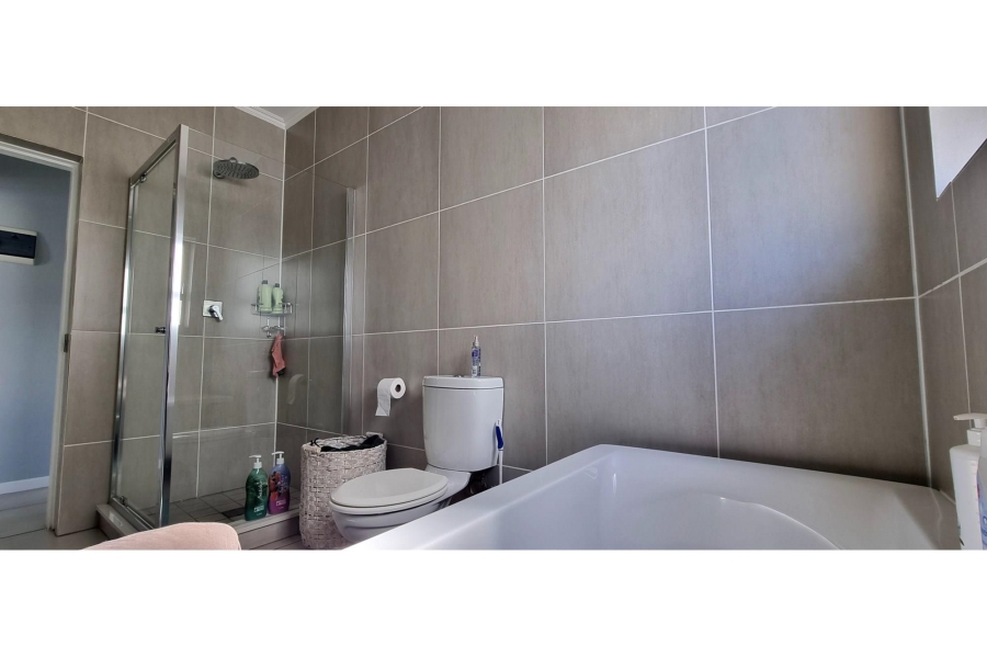 To Let 3 Bedroom Property for Rent in Greenstone Ridge Gauteng