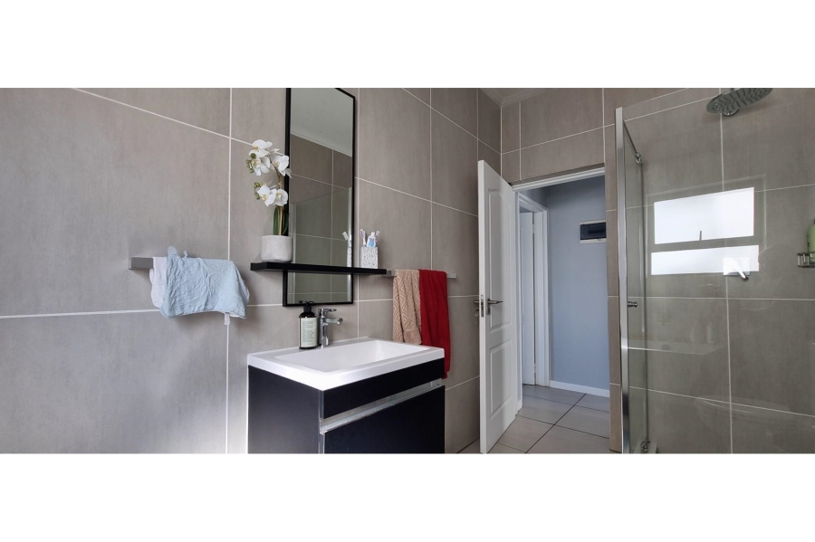 To Let 3 Bedroom Property for Rent in Greenstone Ridge Gauteng