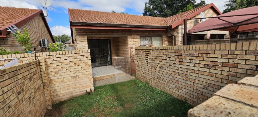 2 Bedroom Property for Sale in Three Rivers East Gauteng