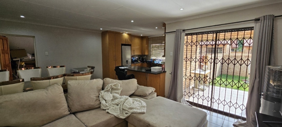 2 Bedroom Property for Sale in Three Rivers East Gauteng