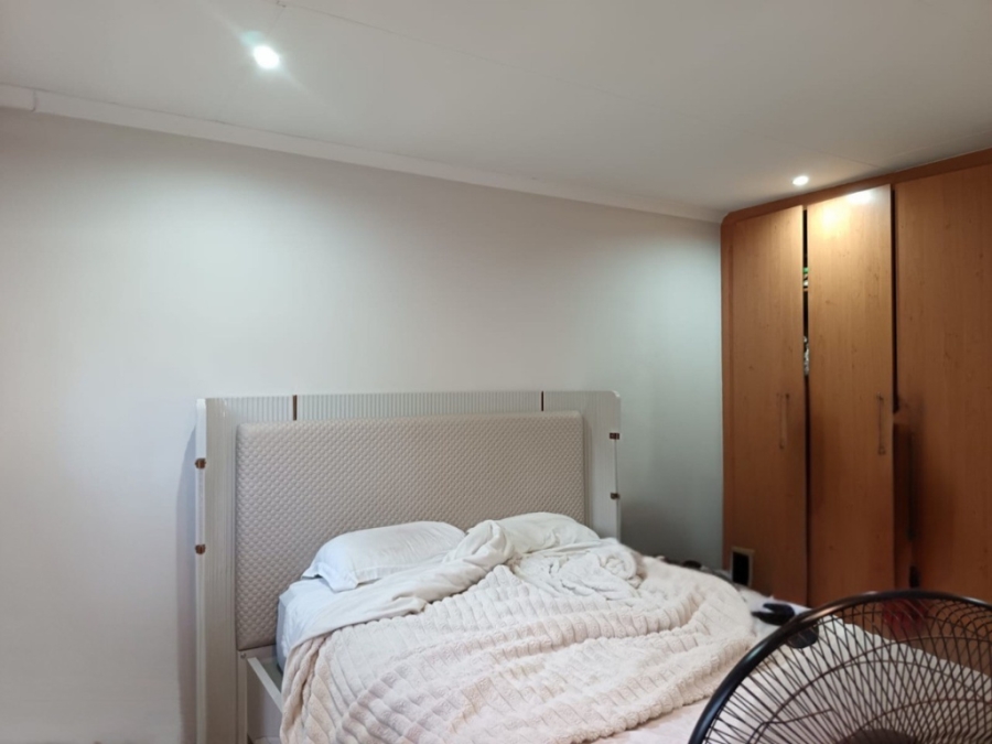 2 Bedroom Property for Sale in Three Rivers East Gauteng