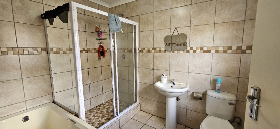 2 Bedroom Property for Sale in Three Rivers East Gauteng