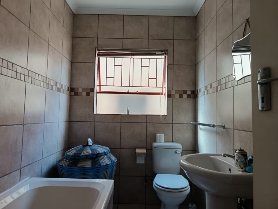 2 Bedroom Property for Sale in Three Rivers East Gauteng