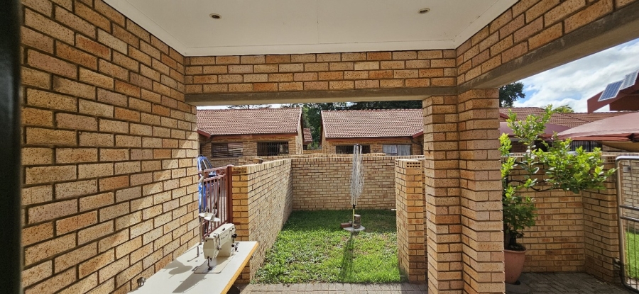 2 Bedroom Property for Sale in Three Rivers East Gauteng