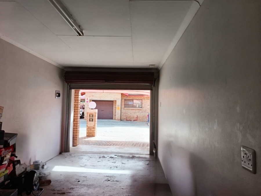 2 Bedroom Property for Sale in Three Rivers East Gauteng