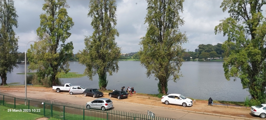 To Let 3 Bedroom Property for Rent in Florida Lake Gauteng