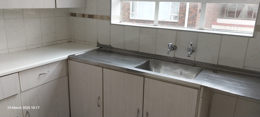 To Let 3 Bedroom Property for Rent in Florida Lake Gauteng
