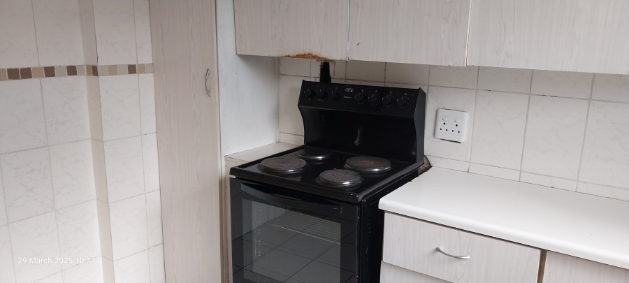 To Let 3 Bedroom Property for Rent in Florida Lake Gauteng