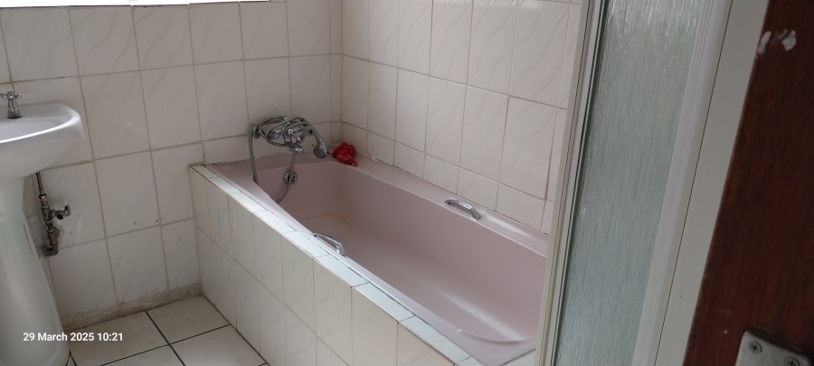 To Let 3 Bedroom Property for Rent in Florida Lake Gauteng