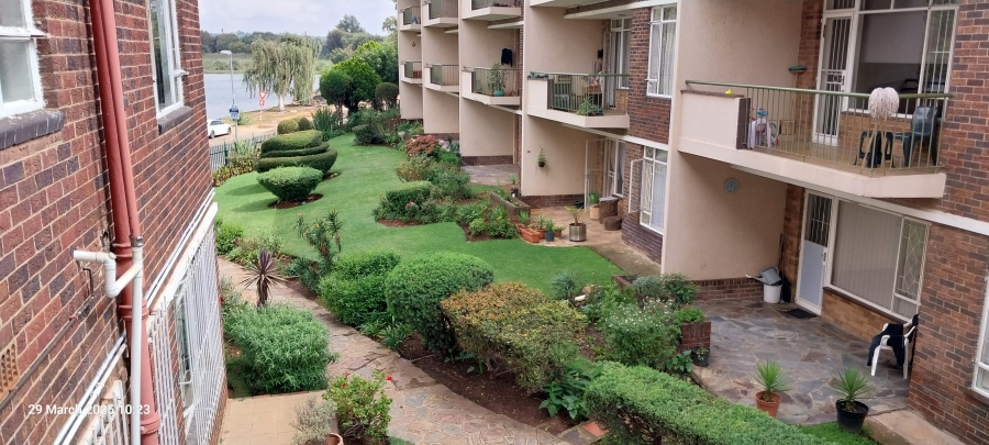 To Let 3 Bedroom Property for Rent in Florida Lake Gauteng