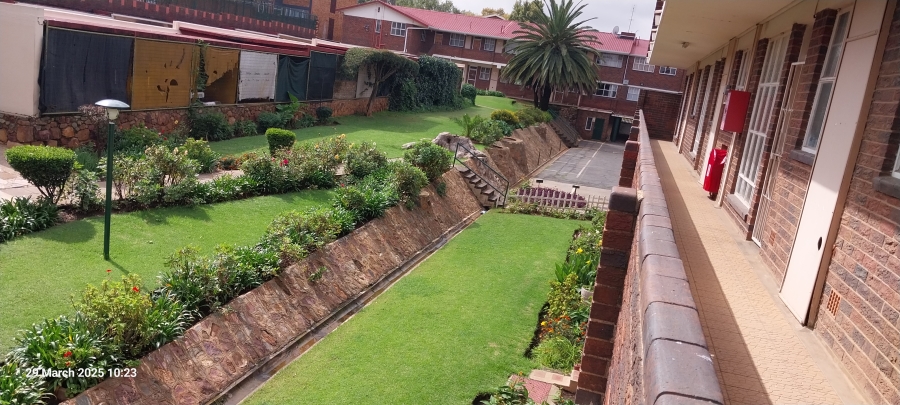 To Let 3 Bedroom Property for Rent in Florida Lake Gauteng