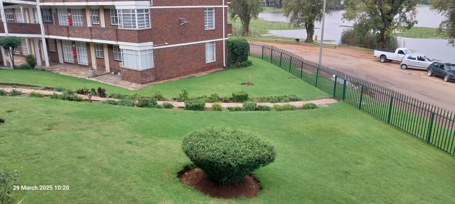 To Let 3 Bedroom Property for Rent in Florida Lake Gauteng