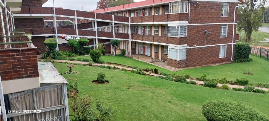 To Let 3 Bedroom Property for Rent in Florida Lake Gauteng
