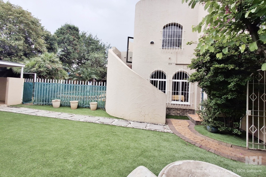 7 Bedroom Property for Sale in Eden Glen Gauteng