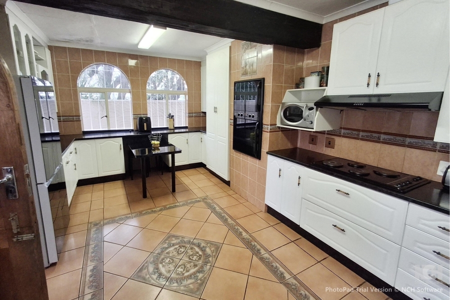7 Bedroom Property for Sale in Eden Glen Gauteng
