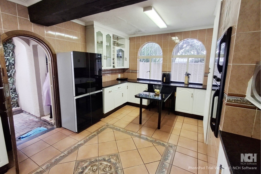 7 Bedroom Property for Sale in Eden Glen Gauteng