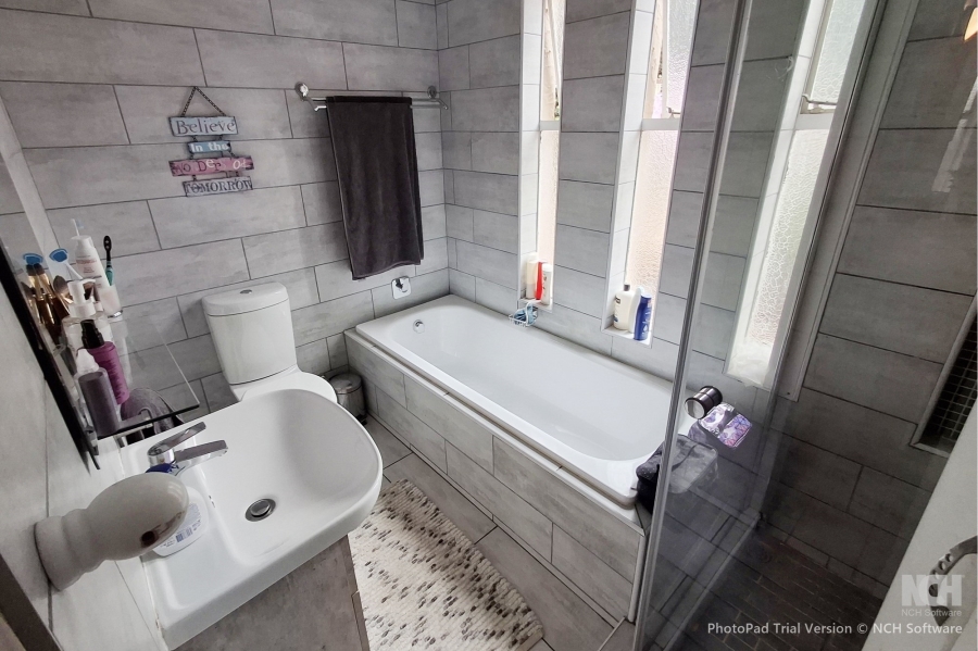 7 Bedroom Property for Sale in Eden Glen Gauteng