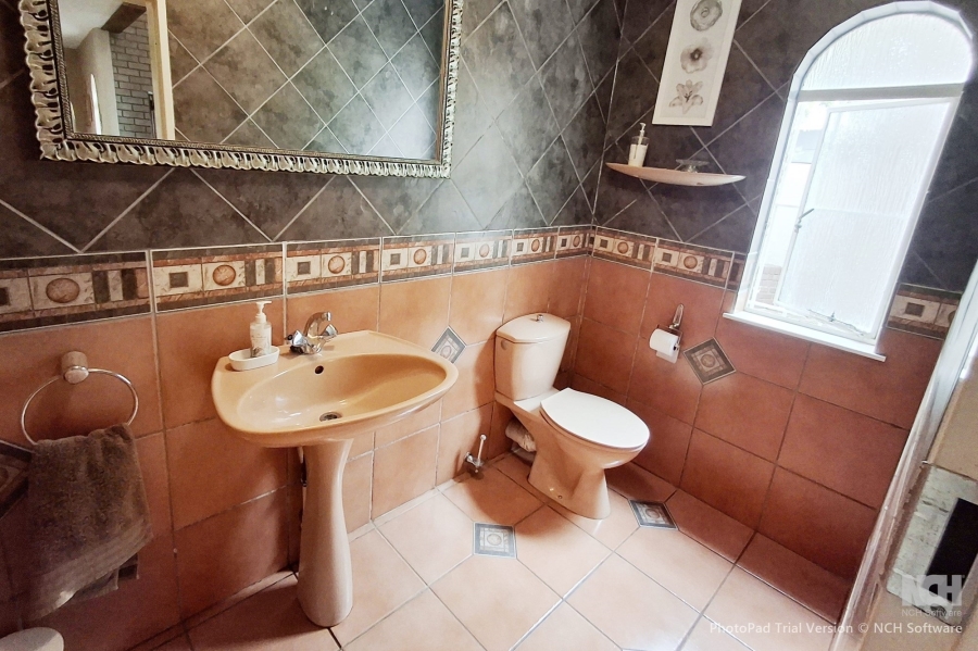 7 Bedroom Property for Sale in Eden Glen Gauteng