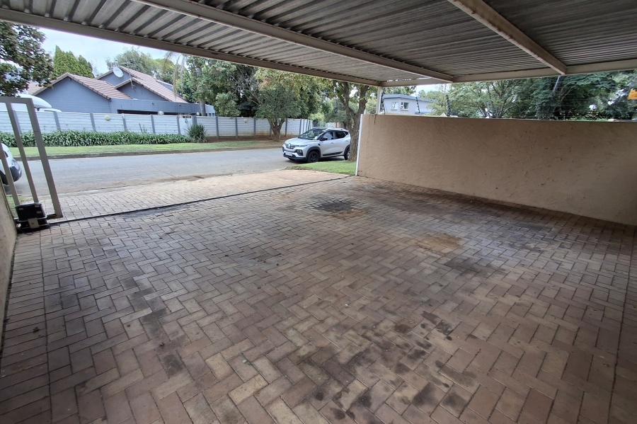 7 Bedroom Property for Sale in Eden Glen Gauteng