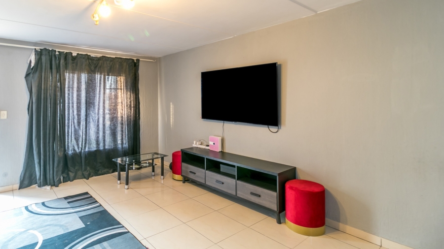 2 Bedroom Property for Sale in Buccleuch Gauteng