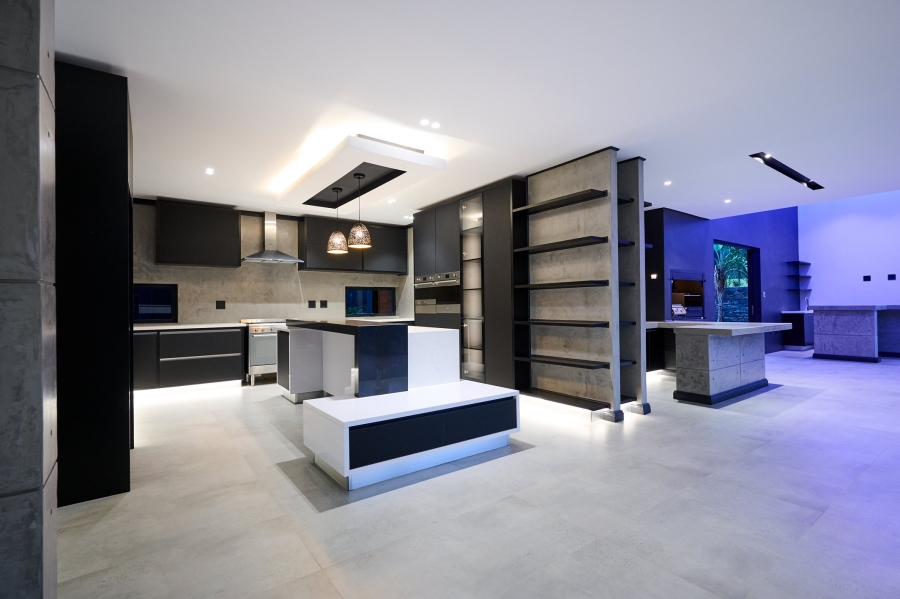 5 Bedroom Property for Sale in Waterfall Country Estate Gauteng