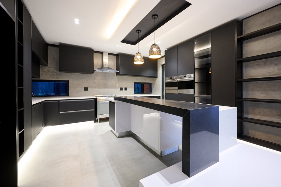 5 Bedroom Property for Sale in Waterfall Country Estate Gauteng