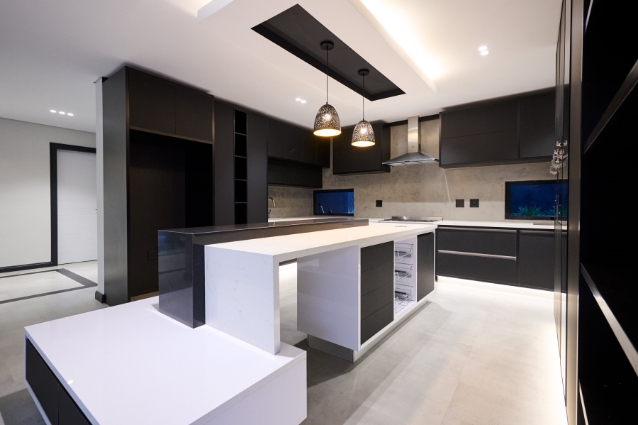 5 Bedroom Property for Sale in Waterfall Country Estate Gauteng