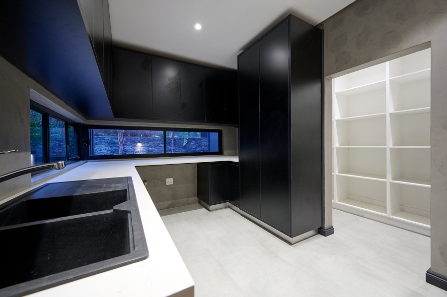 5 Bedroom Property for Sale in Waterfall Country Estate Gauteng