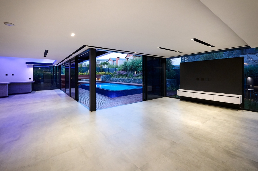 5 Bedroom Property for Sale in Waterfall Country Estate Gauteng