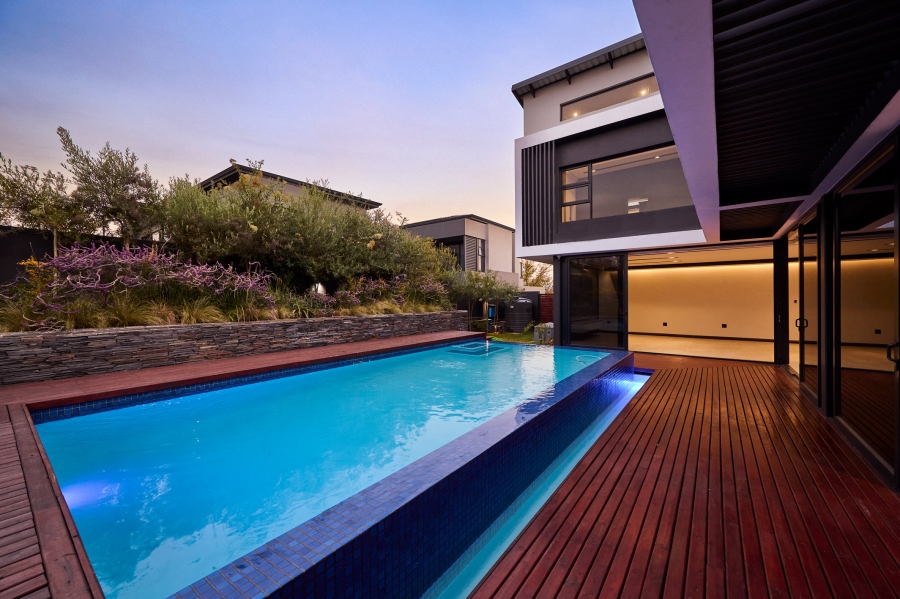5 Bedroom Property for Sale in Waterfall Country Estate Gauteng