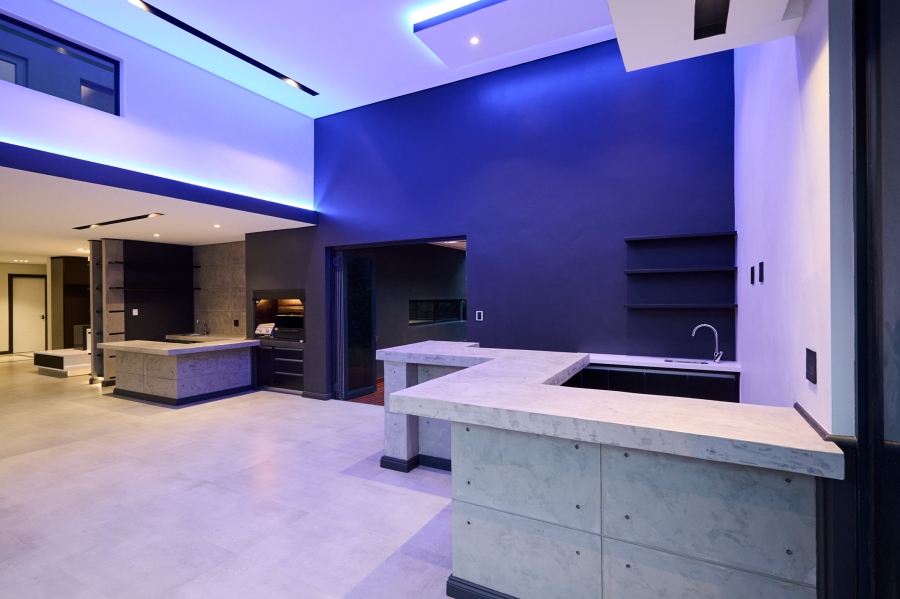 5 Bedroom Property for Sale in Waterfall Country Estate Gauteng