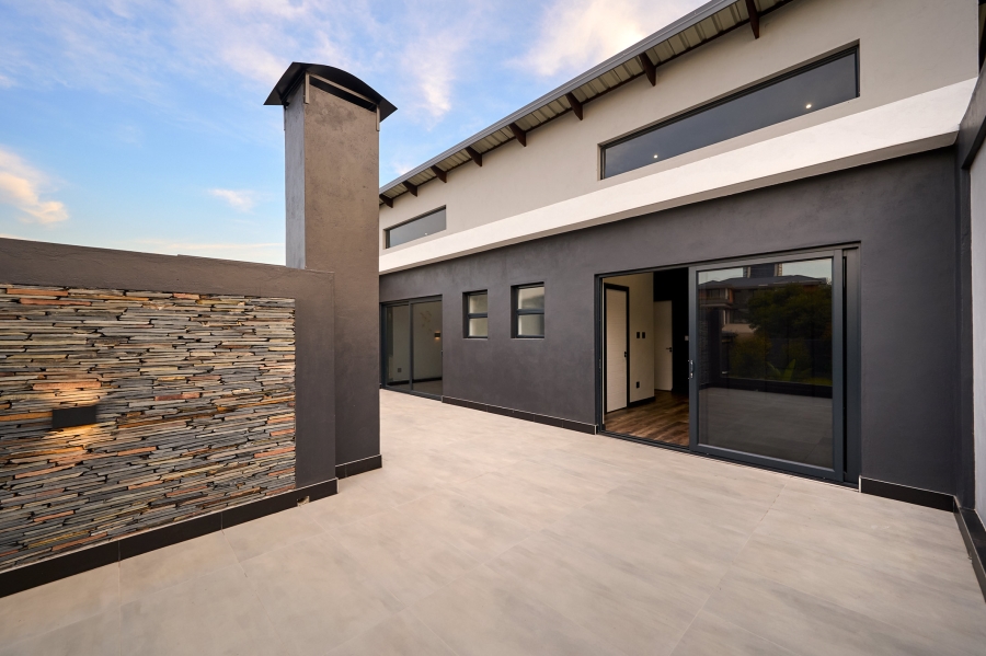 5 Bedroom Property for Sale in Waterfall Country Estate Gauteng