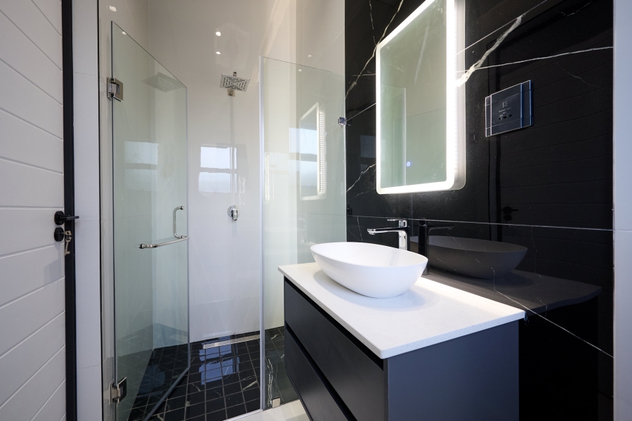 5 Bedroom Property for Sale in Waterfall Country Estate Gauteng