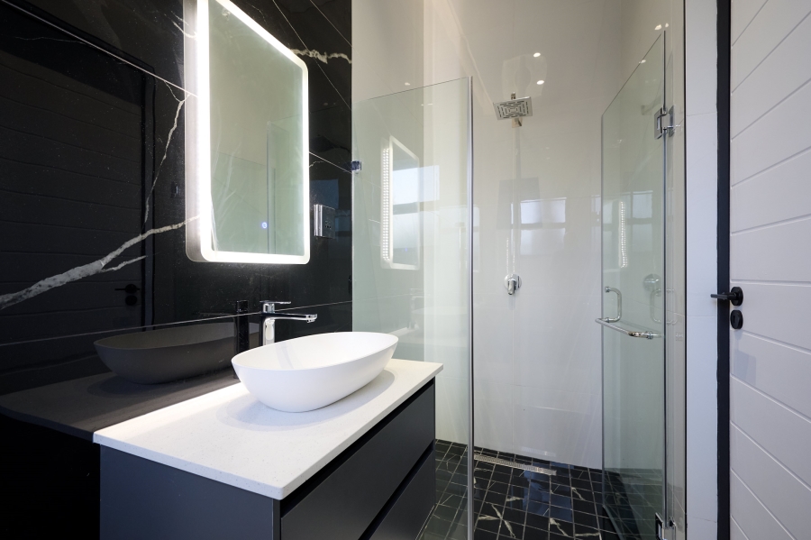 5 Bedroom Property for Sale in Waterfall Country Estate Gauteng