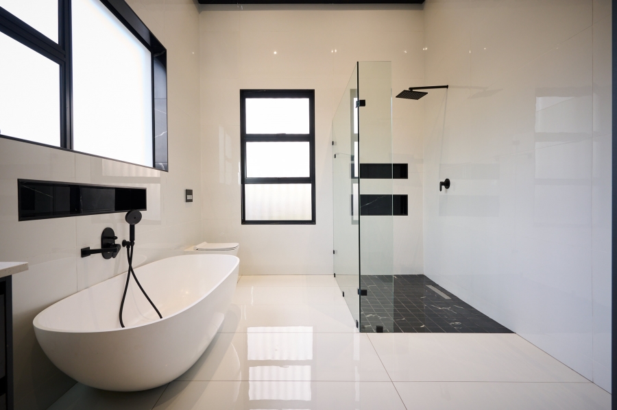 5 Bedroom Property for Sale in Waterfall Country Estate Gauteng