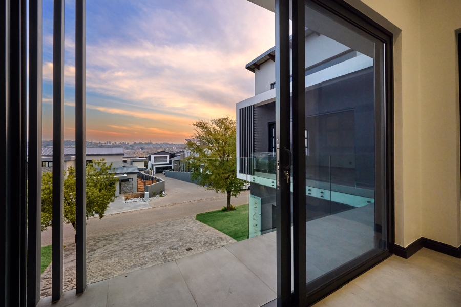5 Bedroom Property for Sale in Waterfall Country Estate Gauteng