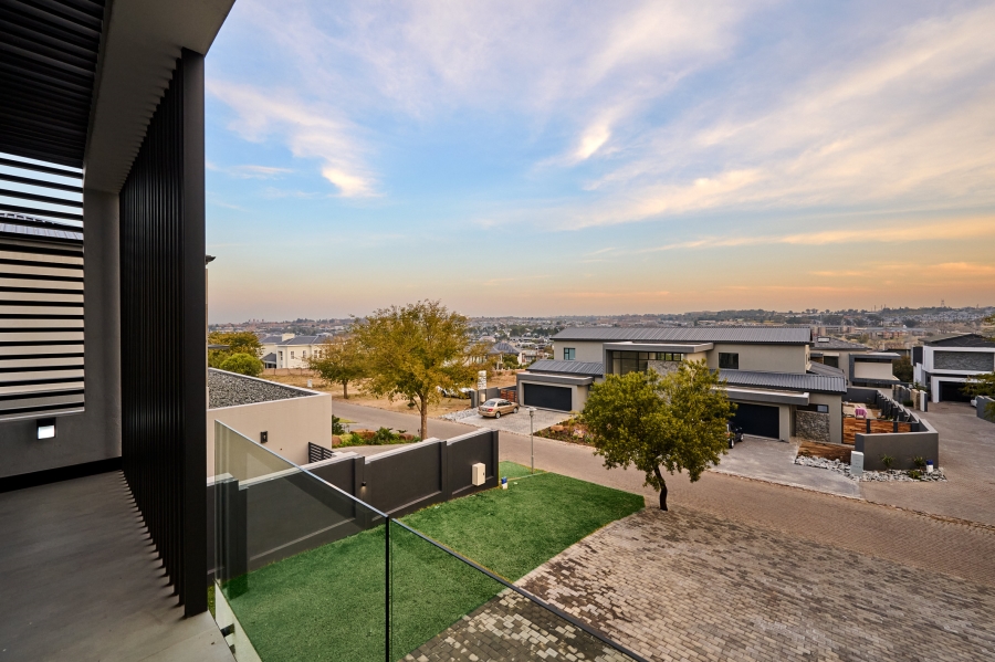 5 Bedroom Property for Sale in Waterfall Country Estate Gauteng