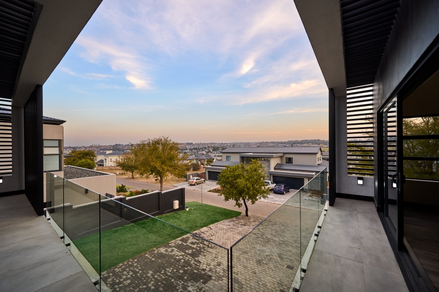 5 Bedroom Property for Sale in Waterfall Country Estate Gauteng