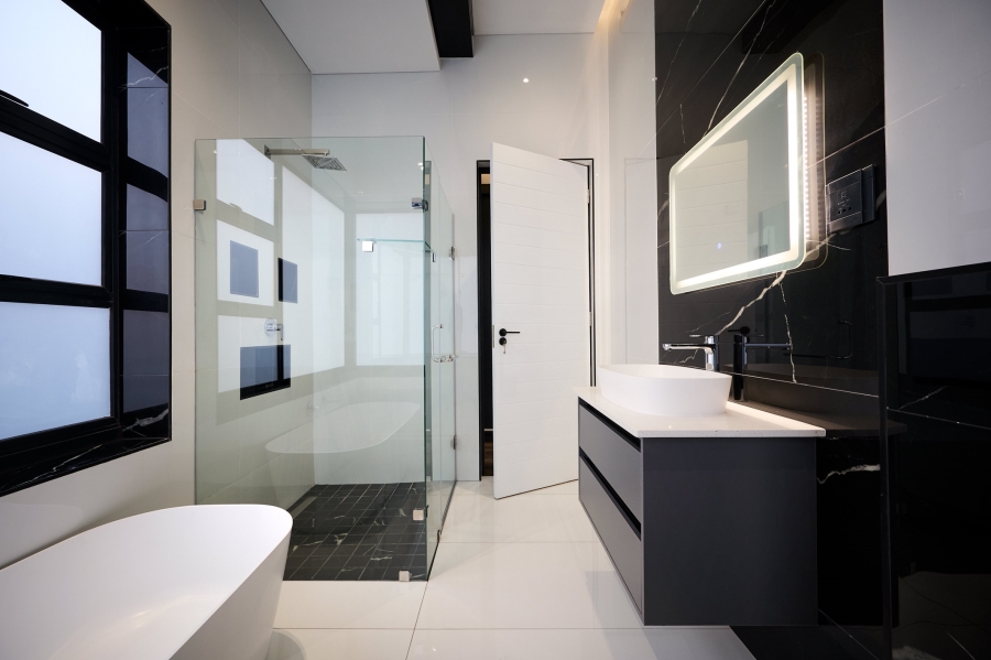 5 Bedroom Property for Sale in Waterfall Country Estate Gauteng