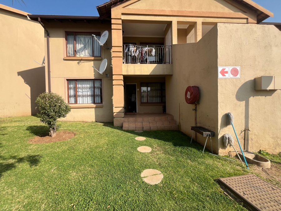 To Let 2 Bedroom Property for Rent in Meredale Gauteng