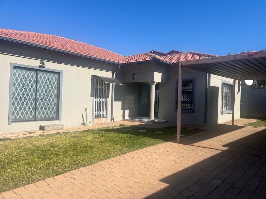 3 Bedroom Property for Sale in Blue Hills Gauteng