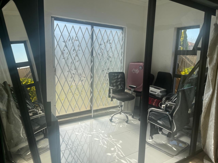 3 Bedroom Property for Sale in Blue Hills Gauteng
