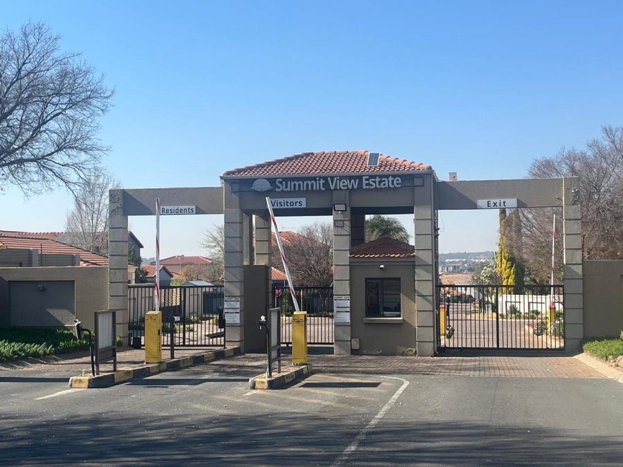 3 Bedroom Property for Sale in Blue Hills Gauteng