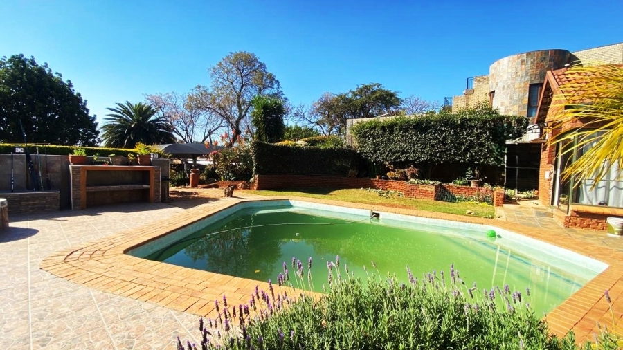 To Let 4 Bedroom Property for Rent in Garsfontein Gauteng