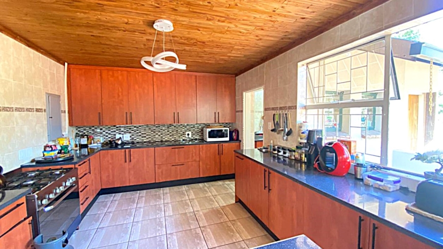 To Let 4 Bedroom Property for Rent in Garsfontein Gauteng
